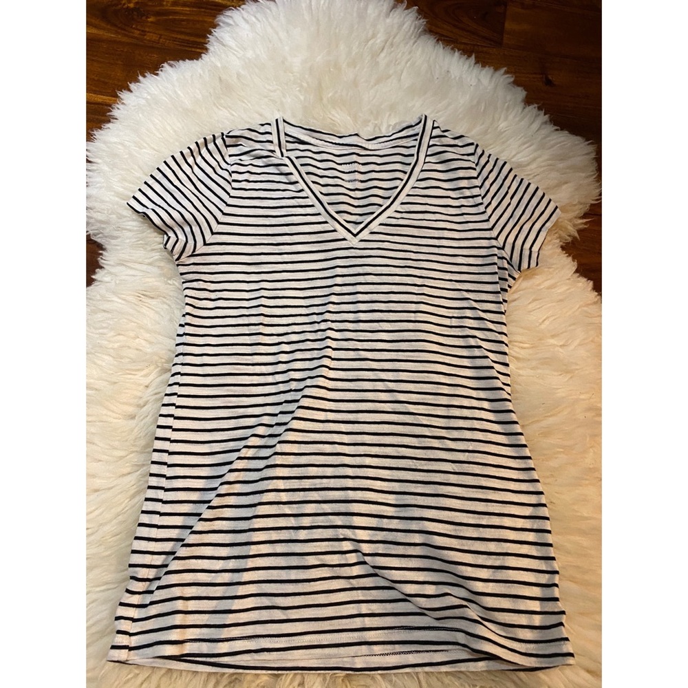 Mossimo - Black & Cream V-Neck T-Shirt